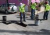 Gobierno de Isla Mujeres refuerza su Programa Permanente de Bacheo en colonias prioritarias Brigadas de bacheo trabajando en calles de Isla Mujeres 2026