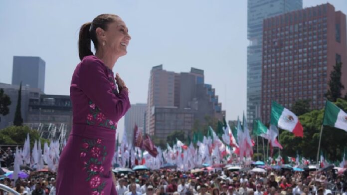 Claudia Sheinbaum durante informe político en el Monumento a la Revolución el 31 de mayo de 2026