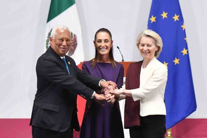 La presidenta Claudia Sheinbaum, la presidenta de la Comisión Europea Ursula von der Leyen y el presidente del Consejo Europeo António Costa, durante la firma del Acuerdo Global Modernizado entre México y la Unión Europea.