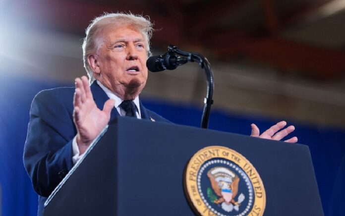 Donald Trump durante su mensaje tras el incidente con el atacante abatido cerca de la Casa Blanca.