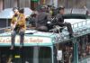 U2 regresa a México tras 9 años y graba “Street of Dreams” en las calles del Centro Histórico de CDMX La banda irlandesa U2 sobre un autobús intervenido con grafiti mientras graba “Street of Dreams” en las calles del Centro Histórico de la Ciudad de México