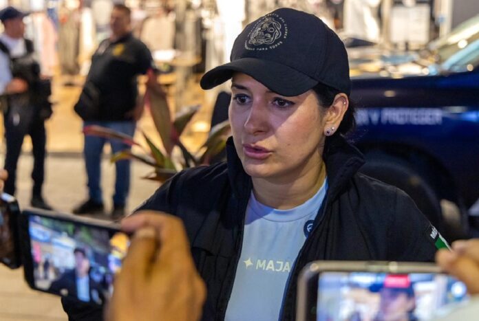 Estefanía Mercado, presidenta municipal de Playa del Carmen, con equipo operativo supervisa acciones de seguridad.