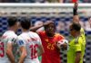 Bélgica tropieza ante Irán y deja dudas tras empate sin goles Árbitro muestra tarjeta roja a un jugador de Bélgica durante el empate sin goles frente a Irán en el Mundial 2026.