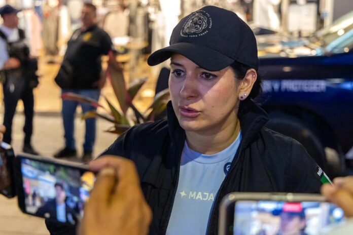 Estefanía Mercado explica que las mallas difundidas en redes no corresponden a las barreras antisargazo del Gobierno de Playa del Carmen.