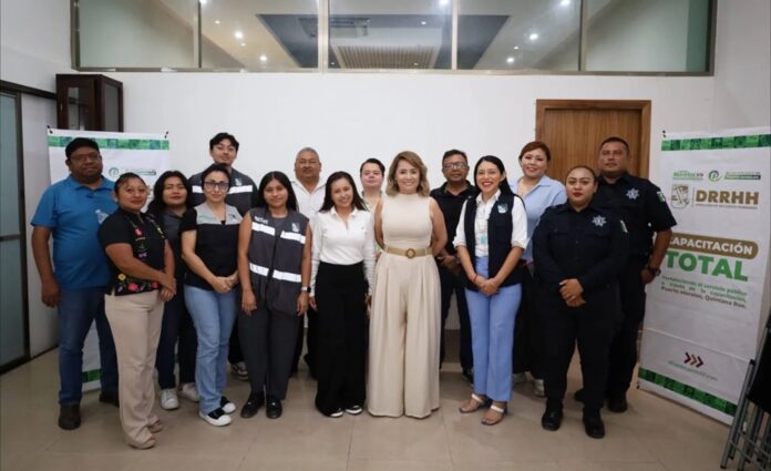 Servidores públicos de Puerto Morelos participan en una capacitación sobre gestión de conflictos impartida por especialistas del IUSF.