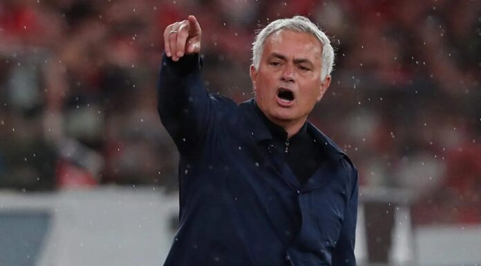 José Mourinho durante una conferencia oficial tras ser anunciado como nuevo entrenador del Real Madrid para las próximas tres temporadas.