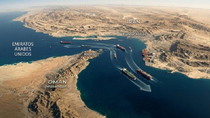 Buques navegan por una ruta marítima estratégica mientras continúan las negociaciones entre Estados Unidos e Irán sobre el estrecho de Ormuz.