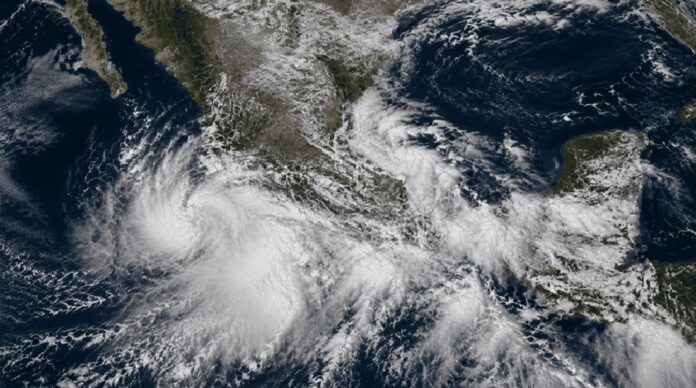 Oleaje elevado y cielo nublado en costas del Pacífico mexicano por efectos del ciclón Boris, mientras autoridades mantienen vigilancia por lluvias intensas.