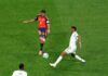 España despeja dudas y acaricia los octavos de final Mikel Oyarzabal controla el balón durante la victoria de España sobre Arabia Saudita en la fase de grupos del Mundial 2026.