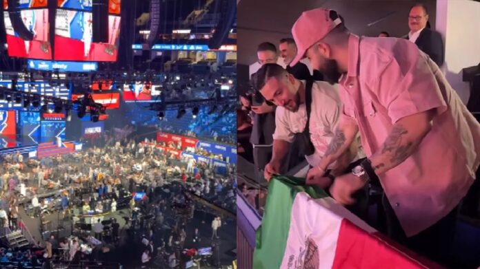 A la izquierda, vista panorámica del recinto con la ceremonia en desarrollo. A la derecha, el cantante Carín León acompaña al basquetbolista mexicano Karim López mientras sostiene una bandera de México.