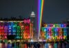 Arcoíris Global vuelve a iluminar la CDMX durante el Mes del Orgullo 2026 Proyección multicolor de Arcoíris Global ilumina el Centro Histórico de la Ciudad de México desde el Monumento a la Revolución durante las celebraciones del Pride 2026.