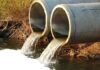 Descargas ilegales de aguas residuales generan multas de hasta 8 millones de pesos Descarga de aguas residuales en un cuerpo de agua; autoridades advierten que las empresas responsables pueden recibir multas millonarias por contaminación ambiental.