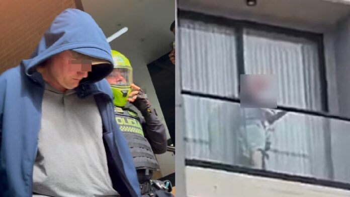 Ciudadano estadounidense escoltado por policías tras su captura en Bogotá; a la derecha, imagen del balcón donde vecinos denunciaron un presunto caso de abuso infantil.