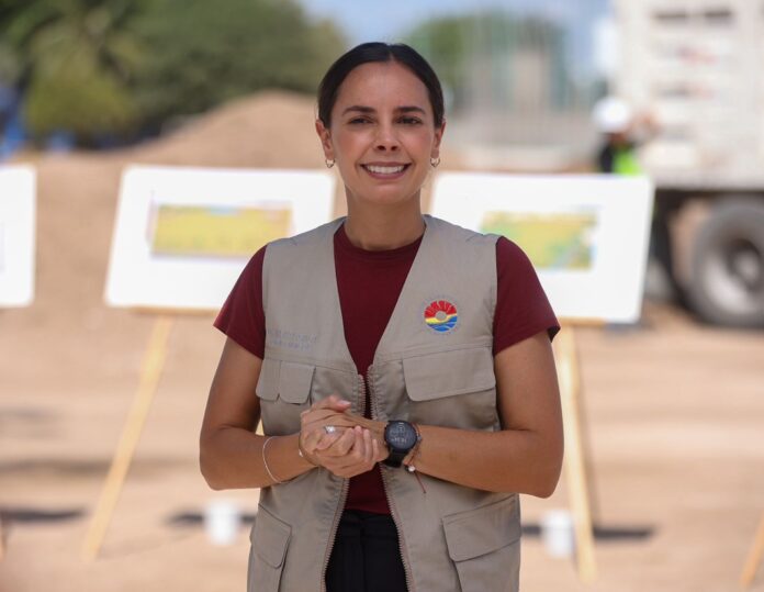 Ana Paty Peralta durante la presentación de un proyecto de obra pública en Cancún