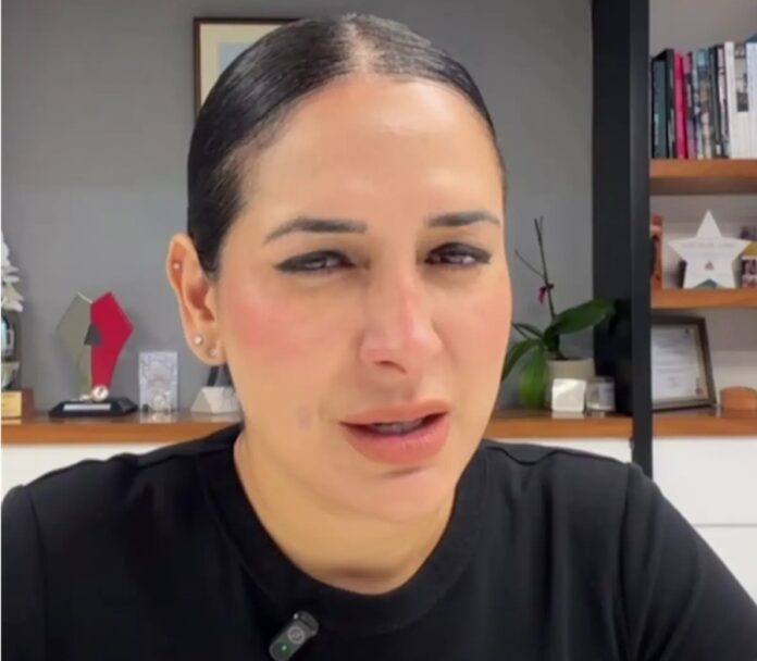 Estefanía Mercado durante un mensaje público sobre las acciones de seguridad tras el ataque armado registrado en El Camarón Guasaveño.