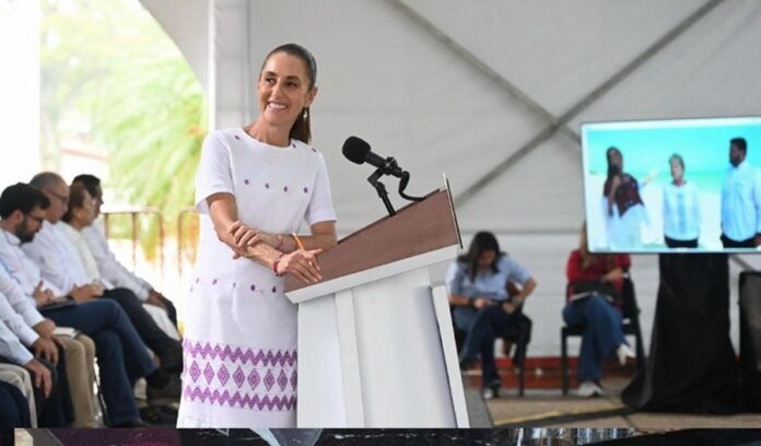 Claudia Sheinbaum anuncia decreto para impulsar ecoturismo comunitario y proteger Mahahual en Quintana Roo.