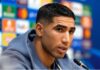 Tribunal francés confirma juicio contra Achraf Hakimi por presunta violación Achraf Hakimi ofrece una conferencia de prensa durante una concentración de la selección de Marruecos.