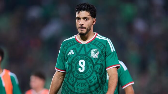 Raúl Jiménez celebra su primer gol en una Copa del Mundo durante el partido entre México y Sudáfrica en el Mundial 2026