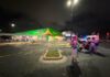 Ejecutan a hombre en estacionamiento de supermercado en Playa del Carmen Elementos de seguridad resguardan el estacionamiento de una tienda de autoservicio en Playa del Carmen tras un ataque armado que dejó una persona sin vida.