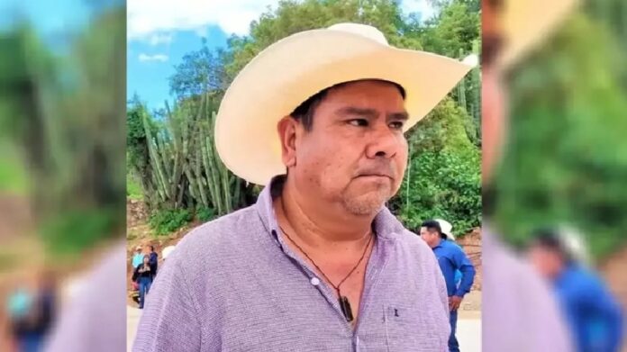 Joel Bravo Martínez, alcalde de San Miguel Amatitlán, Oaxaca, quien denunció amenazas antes de ser asesinado en su domicilio.
