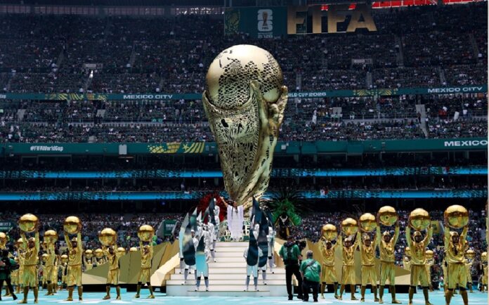Personal del IMPI realiza acciones de supervisión durante operativos contra la venta de mercancía pirata relacionada con el Mundial 2026.