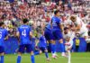 Inglaterra exhibe poder ofensivo y doblega a Croacia en Dallas Harry Kane conecta un remate de cabeza ante la defensa de Croacia durante el triunfo 4-2 de Inglaterra en su debut en el Mundial 2026.