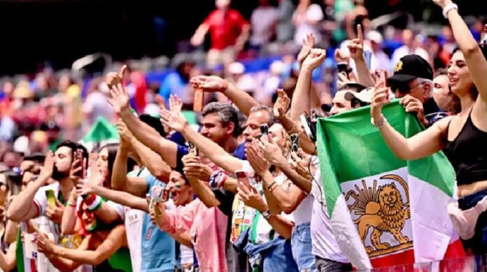 Aficionados de la Selección de Irán apoyan a su equipo durante la Copa del Mundo 2026 en Estados Unidos.
