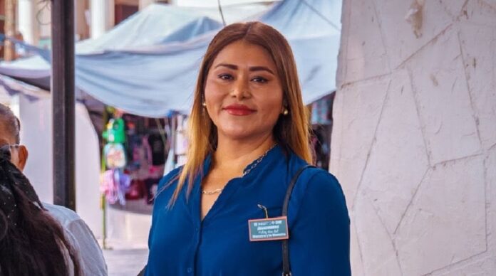 Micaela Manzano Martínez, alcaldesa de José Joaquín Herrera, durante una actividad pública antes del atentado armado en el que resultó ilesa.