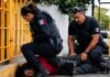 Indignación por video de policías que someten y aplican descargas a un hombre en Guadalajara Dos policías someten a un hombre en la vía pública durante un incidente grabado en video que generó indignación en Guadalajara.