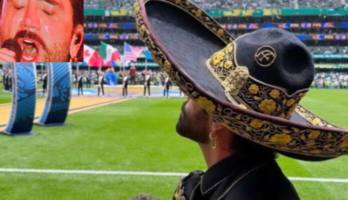 Alejandro Fernández interpreta el Himno Nacional Mexicano durante la ceremonia inaugural de la Copa Mundial 2026 en el Estadio Ciudad de México.