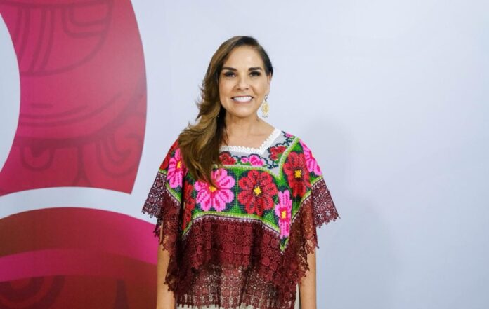 Mara Lezama durante un evento oficial tras la publicación del informe que ubica a Quintana Roo como líder nacional en reducción de deuda por habitante.