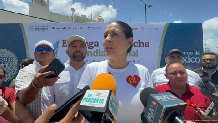 Estefanía Mercado informa sobre el proyecto de subsidios e incentivos fiscales para apoyar a empresas afectadas por el sargazo en Playa del Carmen.
