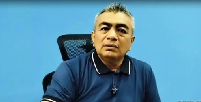 Juan Novelo Zapata, presidente de la Comisión de Asuntos Indígenas y Afroamericanos de Playa del Carmen, durante una entrevista con medios.