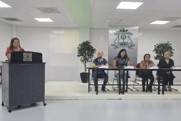 Docentes e investigadores presentan proyectos científicos durante la Jornada de Difusión de Proyectos de Investigación en la División de Ciencias de la Salud de la UQRoo en Chetumal.