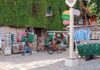 Mundial impulsa consumo moderado en bares y restaurantes de Playa del Carmen Zona de bares concurridos para disfrutar los juegos del Mundial 2026 en Playa del Carmen, con vendedores de artículos y camisetas alusivas al torneo en los accesos.