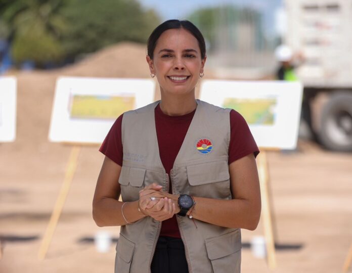 Ana Paty Peralta durante un mensaje oficial donde desmiente cobros municipales por transmitir partidos del Mundial 2026 en Cancún.