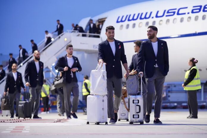 Jugadores de la Selección de Irán llegan al Aeropuerto de Tijuana para concentrarse rumbo al Mundial 2026.