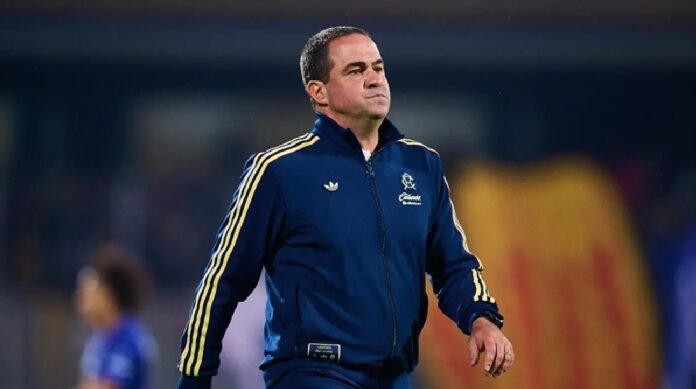 André Jardine aparece durante un partido del Club América tras confirmarse su salida como director técnico de las Águilas.