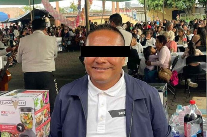 Jorge Armando Genaro Rubio durante un acto público antes de ser destituido como alcalde de Tlalnepantla en Morelos.