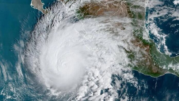 Imagen satelital del potencial ciclón tropical Uno sobre el Golfo de México mientras autoridades mantienen vigilancia preventiva en Quintana Roo durante la temporada de huracanes 2026.