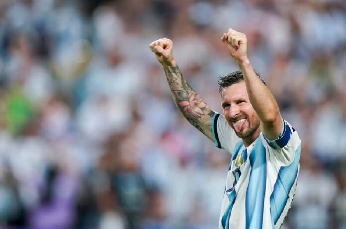 Lionel Messi celebrando su hat-trick durante el partido Argentina vs Argelia en el Mundial 2026