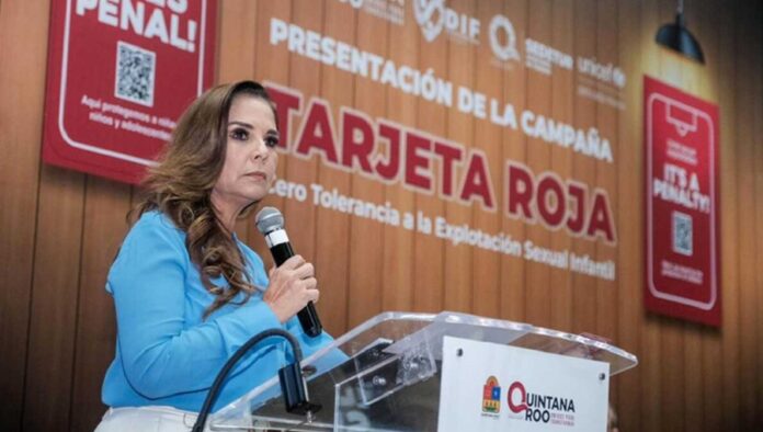 Mara Lezama presenta la estrategia “Cero Tolerancia Tarjeta Roja” junto a autoridades y representantes de UNICEF en Cancún.