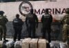 Golpe millonario al narco: Marina decomisa 150 kilos de metanfetamina en Tijuana Elementos federales resguardan paquetes de metanfetamina decomisados durante operativo en Tijuana.