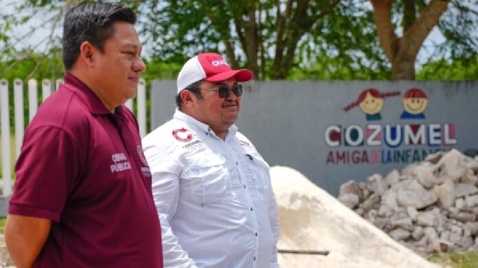 José Luis Chacón supervisa adecuación de nuevas oficinas del Registro Civil en Cozumel.