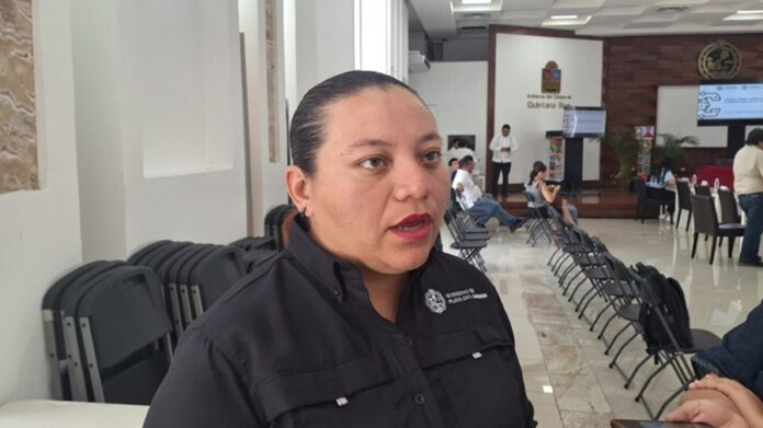 Nayeli Molina, directora de Transporte Público de Playa del Carmen, durante una entrevista sobre el nuevo sistema de transporte público.