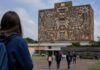 La UNAM aplicará examen presencial a aspirantes con altas calificaciones tras detectar irregularidades Estudiantes caminan hacia la Biblioteca Central de la UNAM en Ciudad Universitaria