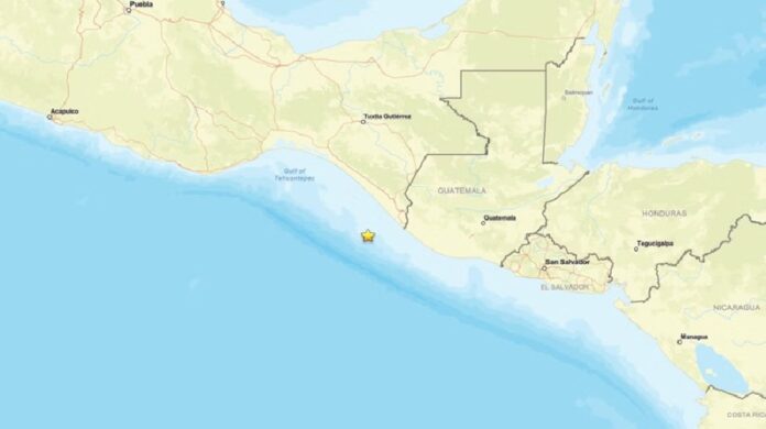 Mapa del sur de México con una estrella que marca el epicentro del sismo frente a las costas de Chiapas.