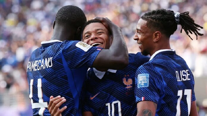 Futbolistas de Francia festejan su pase a las semifinales del Mundial 2026 después de derrotar a Marruecos en cuartos de final.