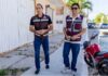 Diego Castañón impulsa una nueva imagen urbana en La Veleta con banquetas y guarniciones Diego Castañón Trejo supervisa el inicio de las obras de banquetas y guarniciones en la calle 7 Sur de la colonia La Veleta, en Tulum.