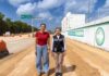 Estefanía Mercado renueva puente de Flor de Ciruelo tras detectar pavimento con espesor deficiente Estefanía Mercado y una funcionaria recorren la obra de rehabilitación del puente de Flor de Ciruelo en Playa del Carmen.